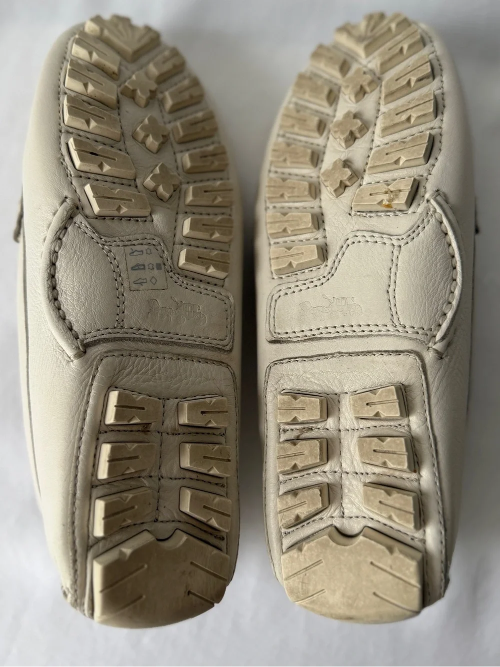 Coach Women's White Leather Loafers with Gold Turnlock Hardware Size 7